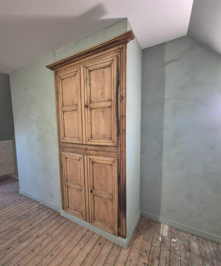 Nous assurons la pose de vos menuiseries intérieures avec professionnalisme et rigueur.